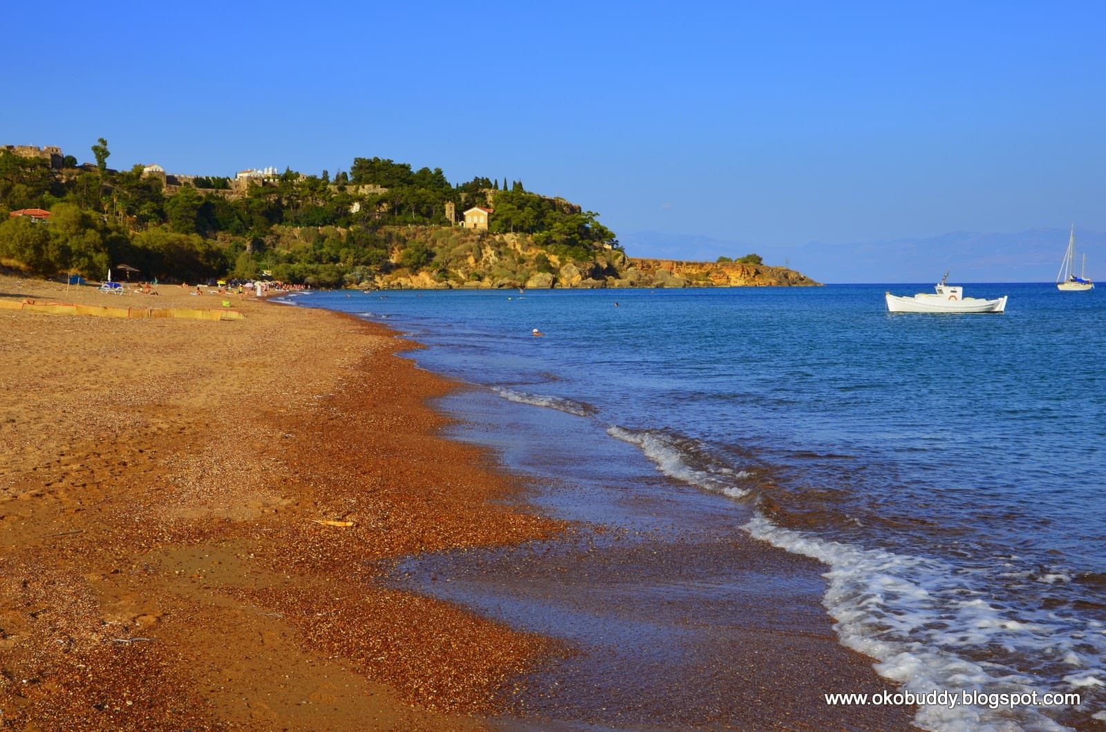 Koroni Beach with the Venetian castle above
